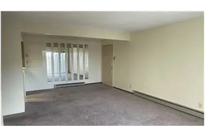 $850 : Rental property with 2 bedro image 3