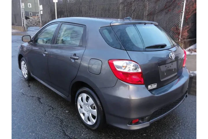 $9450 : 2012 Matrix L image 5