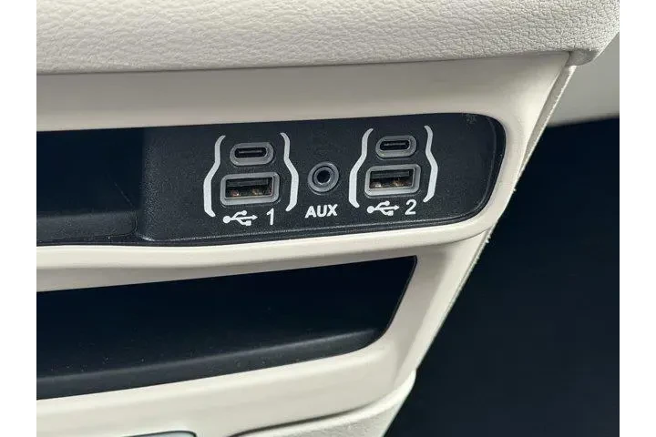 $20863 : Chrysler Voyager 2023 LX 4dr image 6