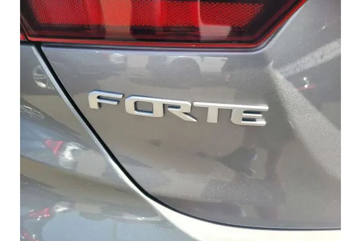 $21399 : Kia Forte 2023 GT-Line 4dr S image 7