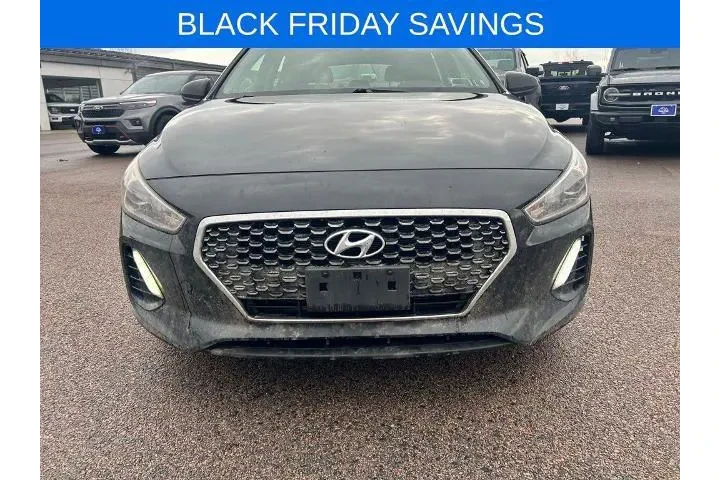 $8387 : Hyundai ELANTRA GT 2018 4dr image 9