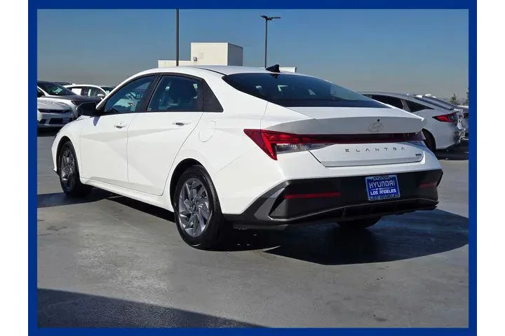 $28266 : Hyundai ELANTRA Hybrid 2025 image 10