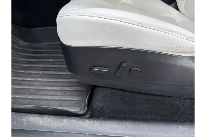 $23203 : Tesla Model Y 2020 AWD Long image 7