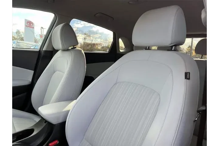 $21803 : Hyundai KONA 2023 AWD SEL 4d image 8