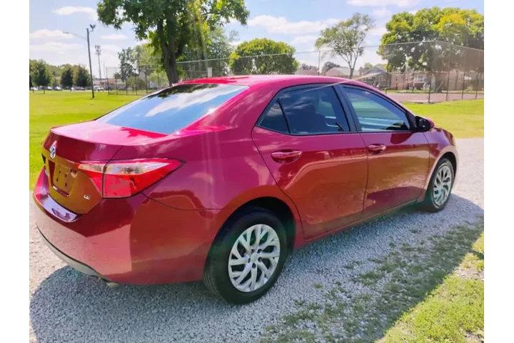 $12995 : 2017 Corolla SE image 8