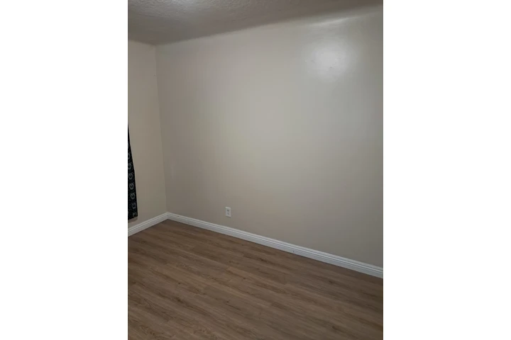 $1175 : Un cuarto de renta image 6