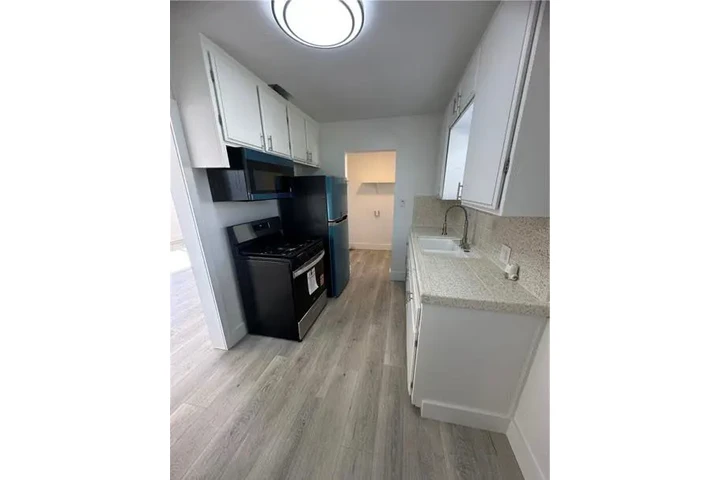 $1200 : Encantadora casa 2 cama image 2