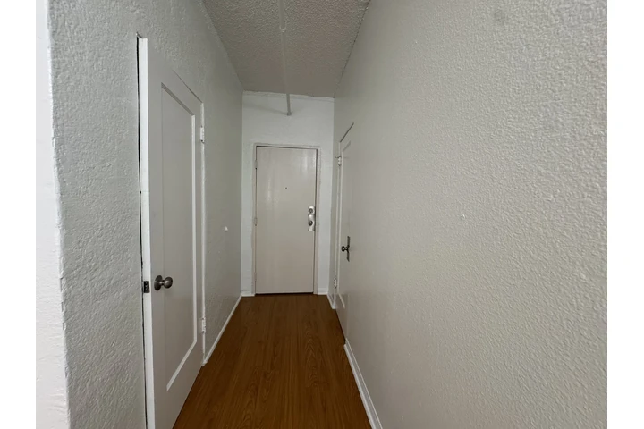 $1400 : 920 Hobart Single NOparking image 6