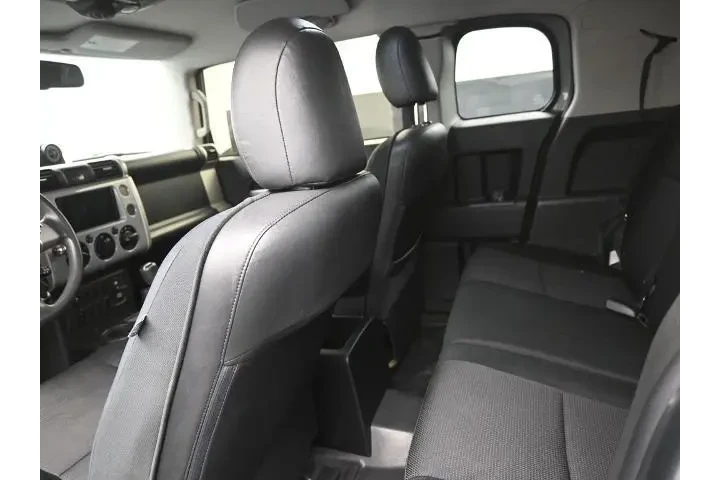 $28651 : Toyota FJ Cruiser 2014 4x4 4 image 2