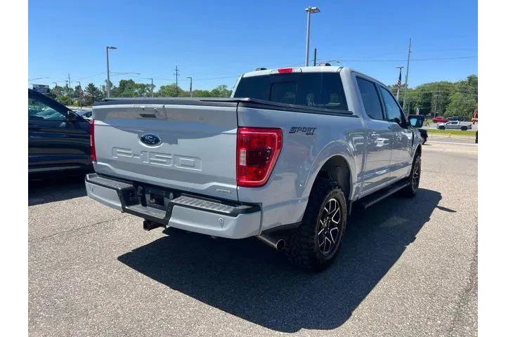 $32215 : Ford F-150 2023 4x4 XLT 4dr image 2