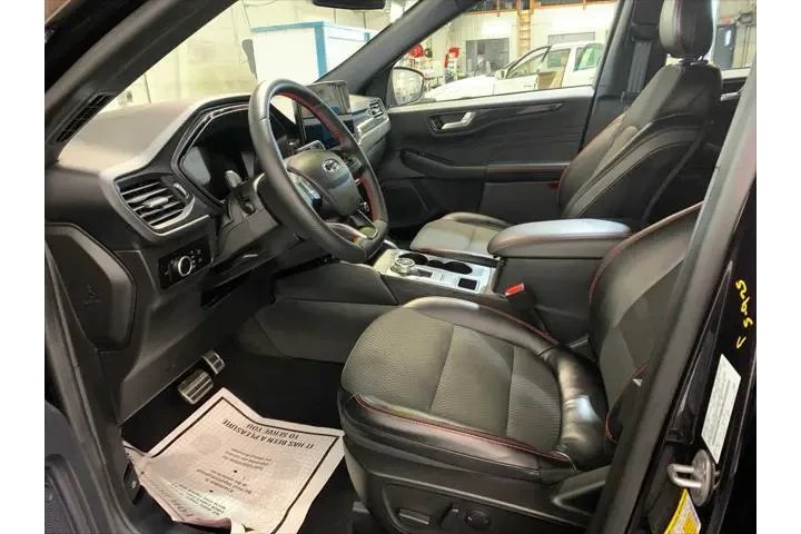 $25488 : Ford Escape 2023 AWD ST-Line image 9