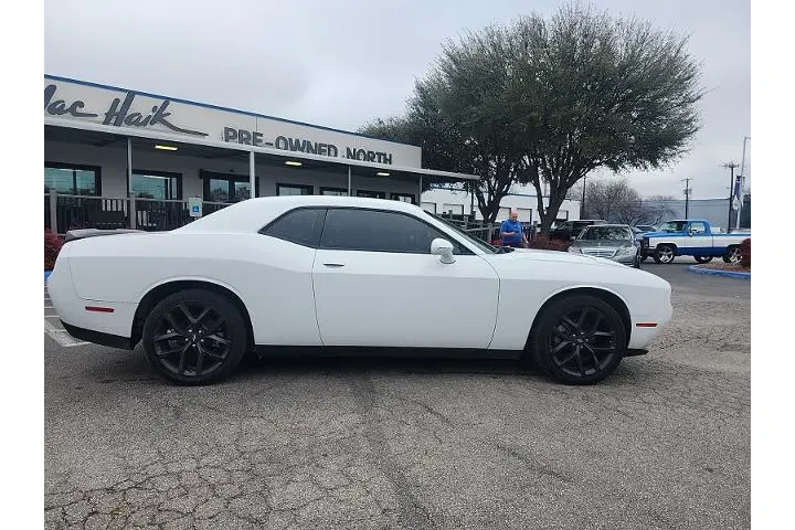 $22998 : Dodge Challenger 2022 SXT 2d image 2