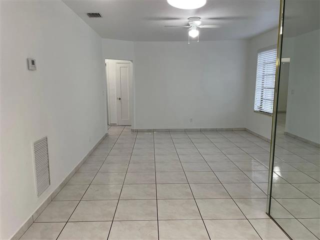 $800 : charming HOME ..Hialeah, FL image 2