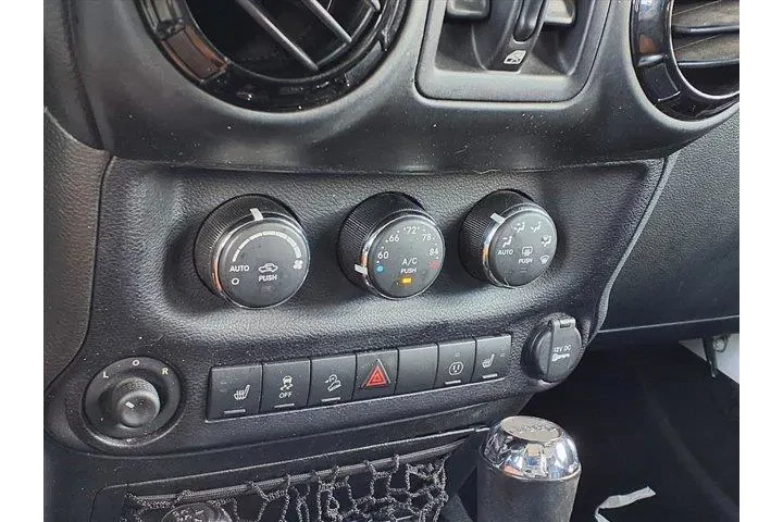 Jeep Wrangler Unlimited 2015 image 9