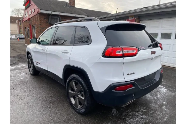 2016 Cherokee Latitude 75th A image 5