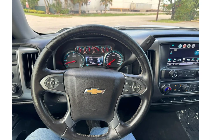 $17900 : CHEVROLET SILVERADO 1500 LT image 2