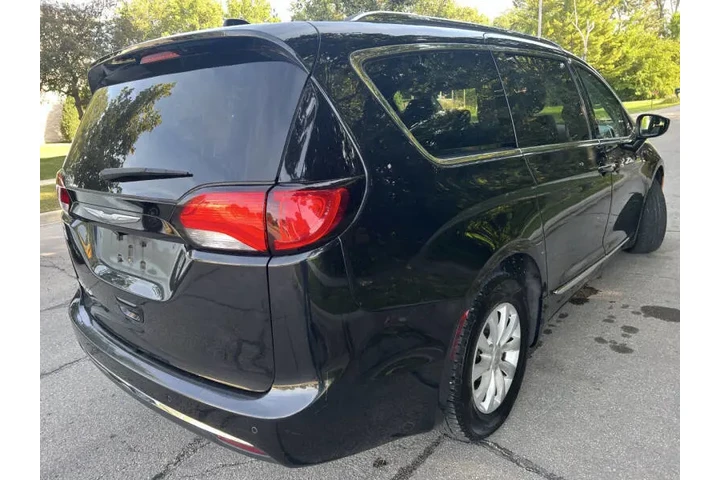 $12495 : 2017 Pacifica Touring-L image 8