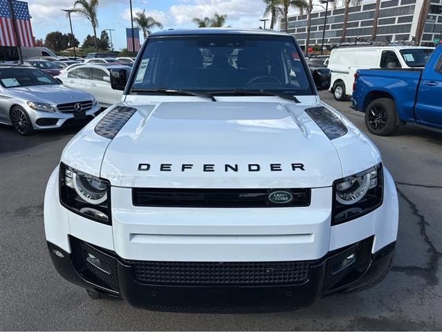 $50777 : 2022 Defender X-Dynamic S image 3