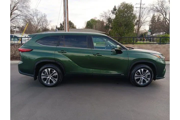 $39995 : Toyota Highlander Hybrid 202 image 3
