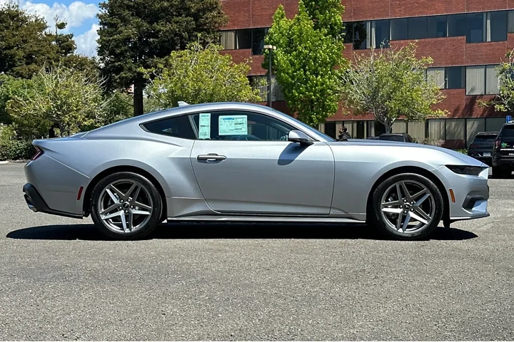 Ford Mustang 2025 EcoBoost 2 image 2