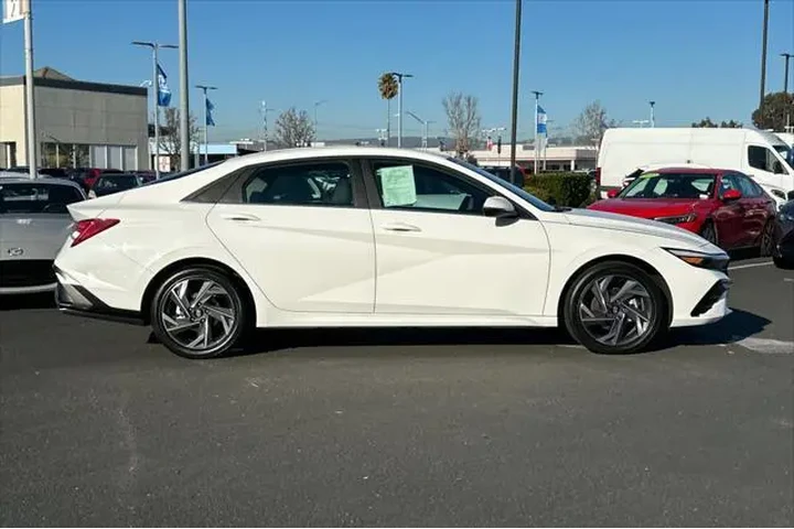 $29359 : Hyundai ELANTRA Hybrid 2025 image 2