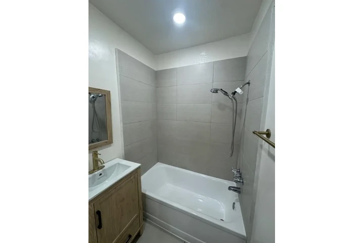 $2000 : 2 Bed apartment In Kenmore Ave image 9