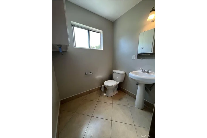 $1100 : 1 Habitación en Whittier CA image 7