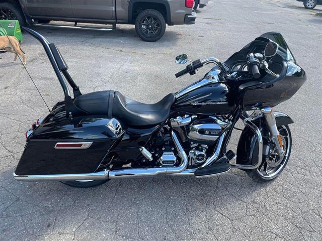 $16500 : 2020 Harley-Davidson Road Gli image 4