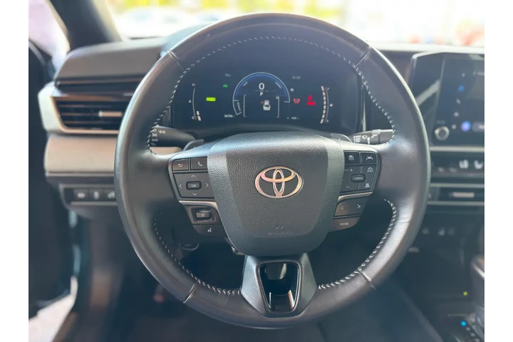 2025 Camry SE image 10