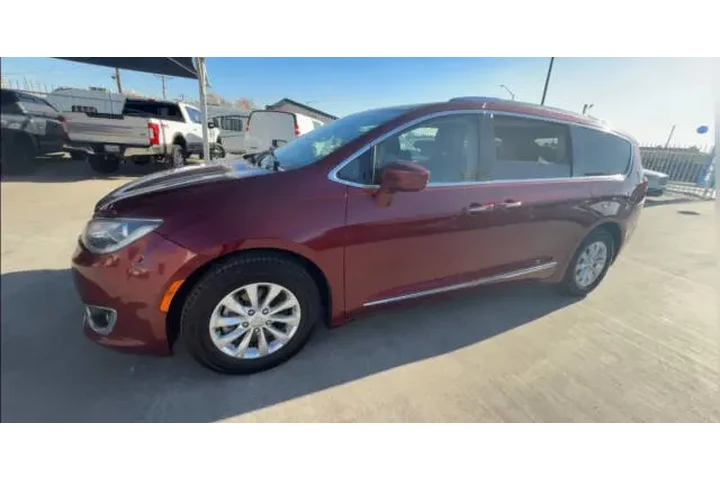$12900 : 2018 Pacifica image 2