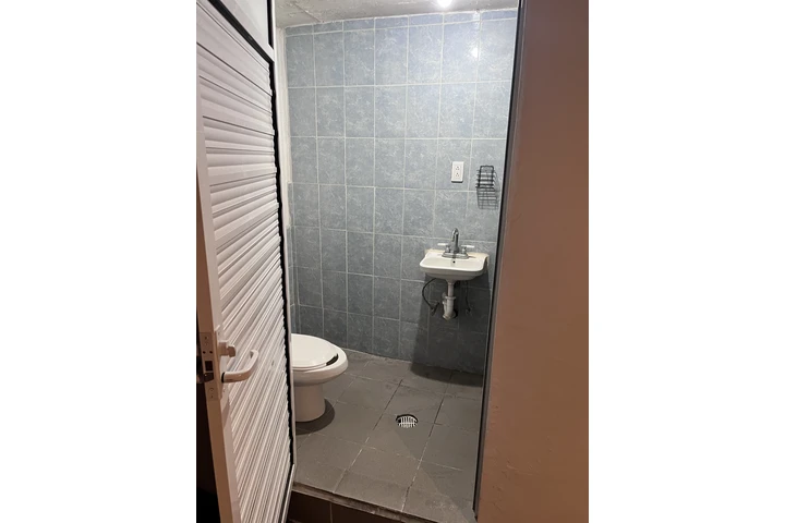 $4700 : Departamento pequeño en Azcapo image 6