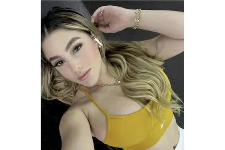 424-316-7978 CHICA ALEGRE image 1