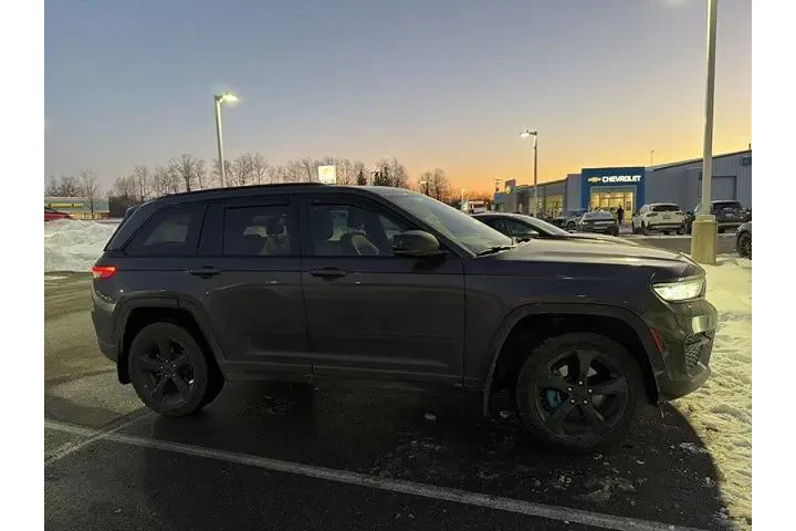$31158 : Jeep Grand Cherokee 2023 4x4 image 8