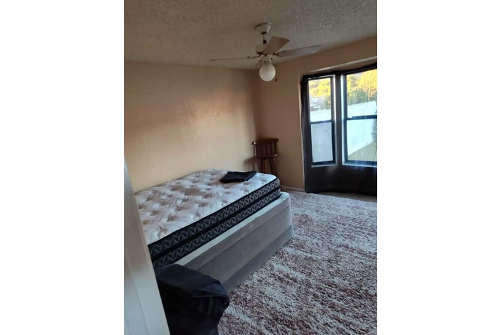 $1200 : SE RENTA HABITACIÓN GRANDE image 2