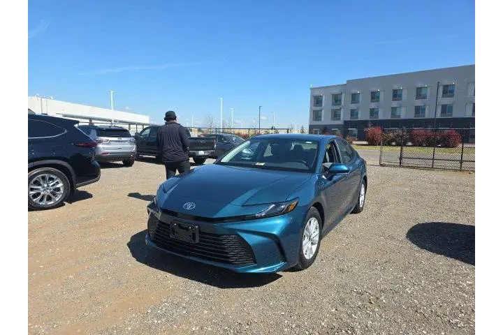 $33900 : Toyota Camry 2026 LE 4dr Sed image 3