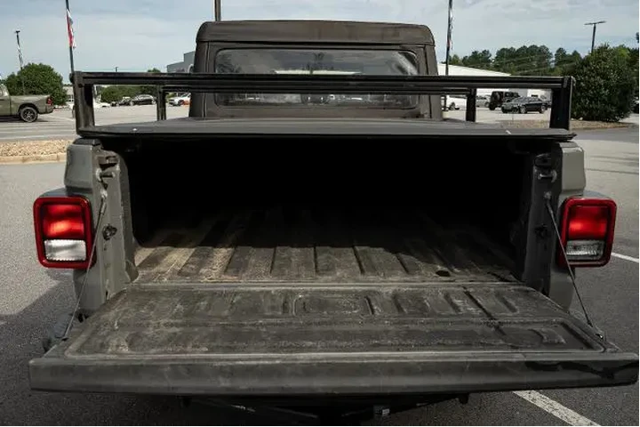 $27500 : Jeep Gladiator 2023 4x4 Spor image 9