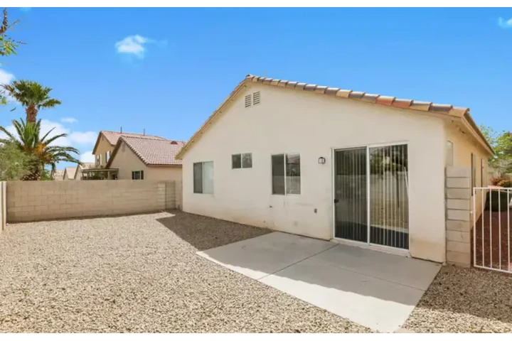 $2300 : Available 3bed/2bath in NV USA image 6