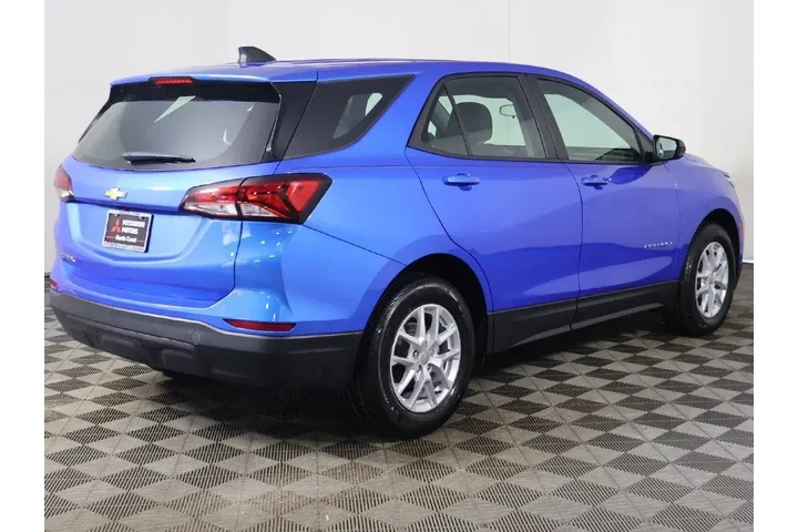 $23493 : Chevrolet Equinox 2024 LS 4d image 8