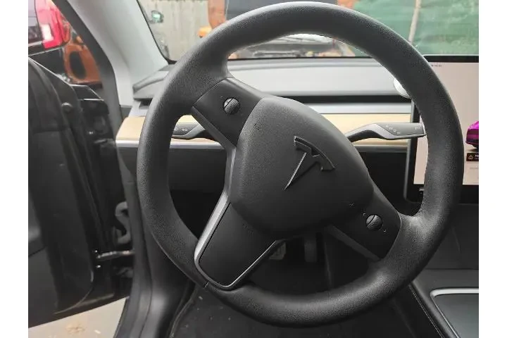 $32085 : Tesla Model Y 2022 AWD Long image 10