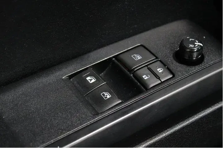 $22951 : Toyota Tacoma 2020 4x2 SR5 4 image 4