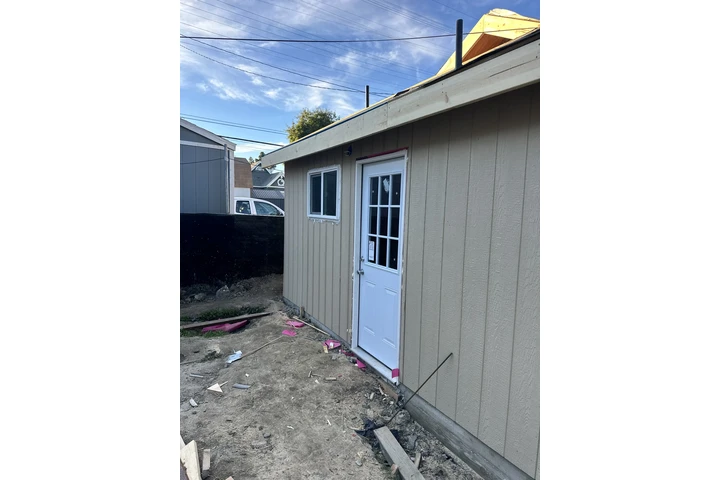 Siding installer image 1