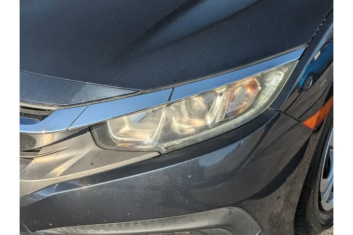 $14599 : Honda Civic 2018 LX 4dr Seda image 9