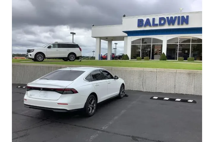 $32950 : Honda Accord 2023 EX 4dr Sed image 7