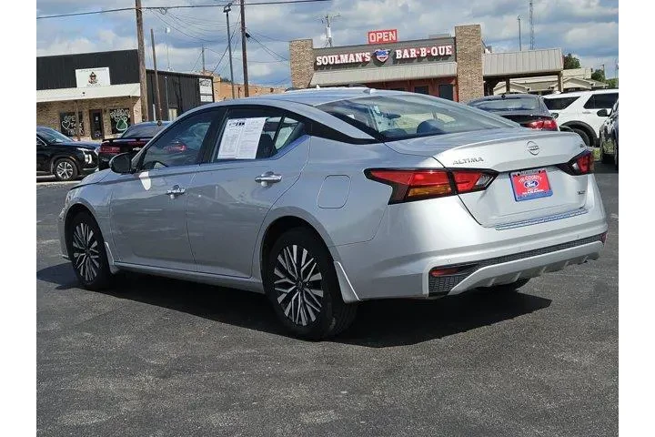 Nissan Altima 2023 AWD 2.5 S image 6