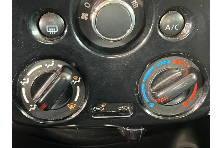 $10000 : Nissan Versa 2018 S 4dr Seda image 7