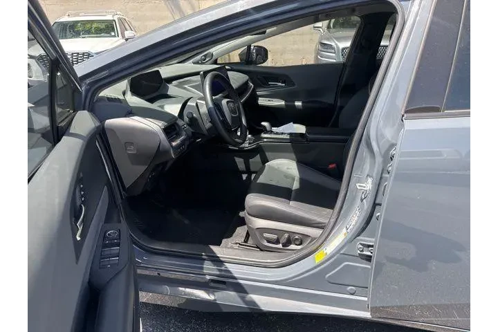 $30990 : Toyota Prius 2023 AWD LE 4dr image 8