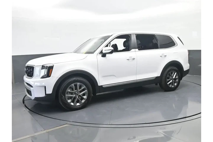 $31991 : Kia Telluride 2025 LX 4dr SU image 2