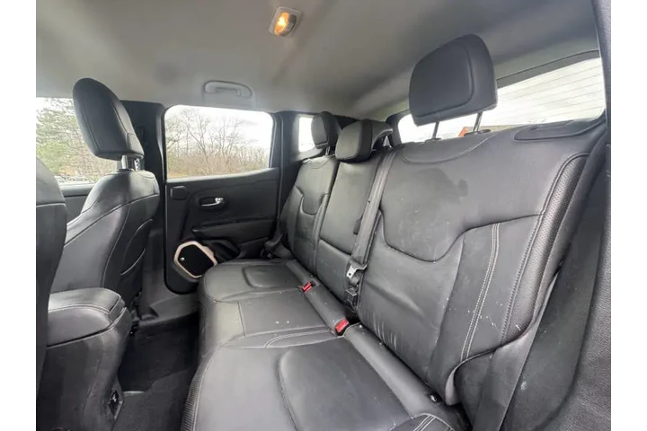 $7999 : 2016 Renegade Limited image 9