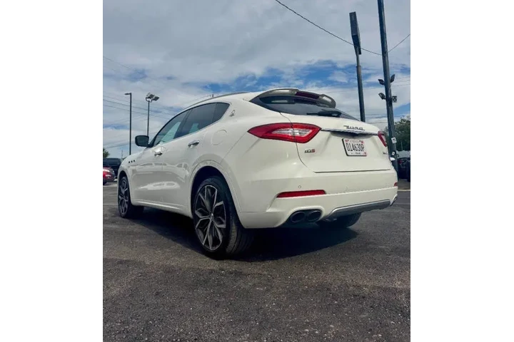 $17900 : 2017 Levante image 4