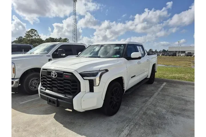 $39981 : Toyota Tundra 2023 4x4 SR5 4 image 1